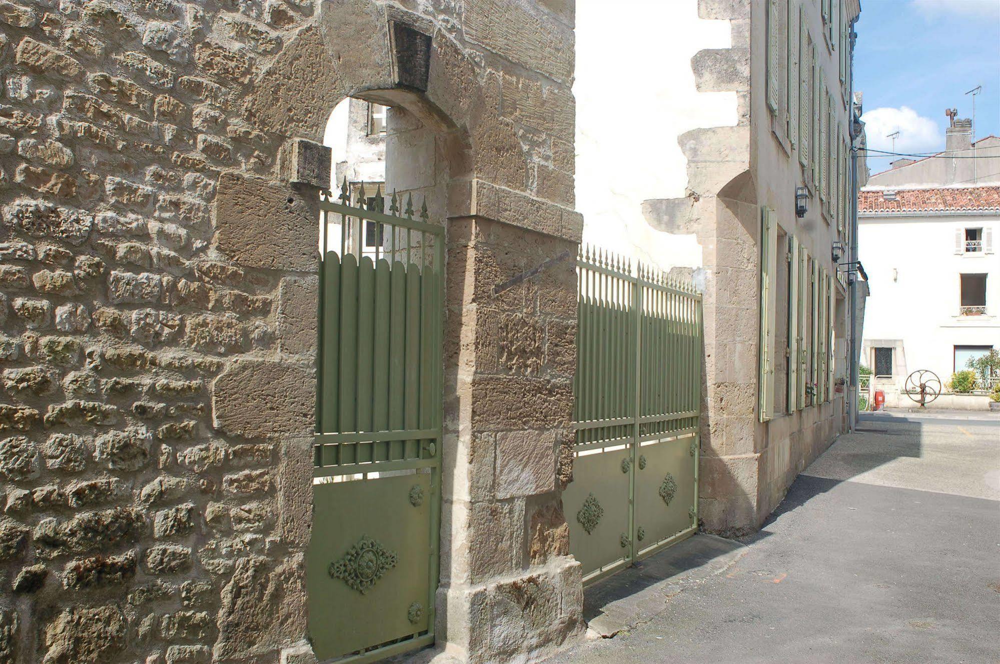 Hotel Du Donjon Aulnay  Exteriér fotografie